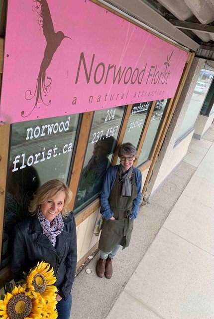 Winnipeg florists warn of shortage of fresh-cut flowers for Mother’s Day
